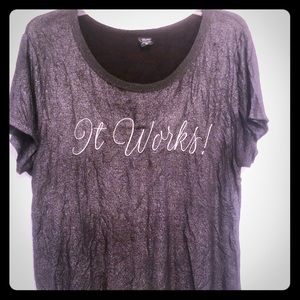 Women’s It Works! top